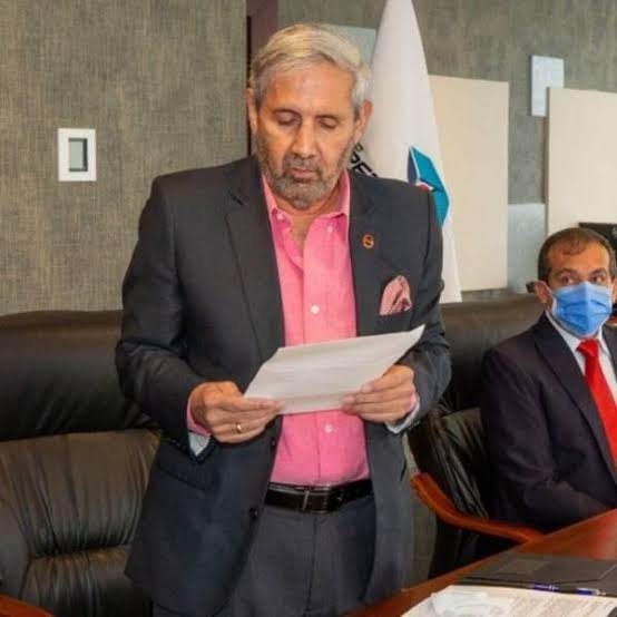 Cedeño lee su respuesta