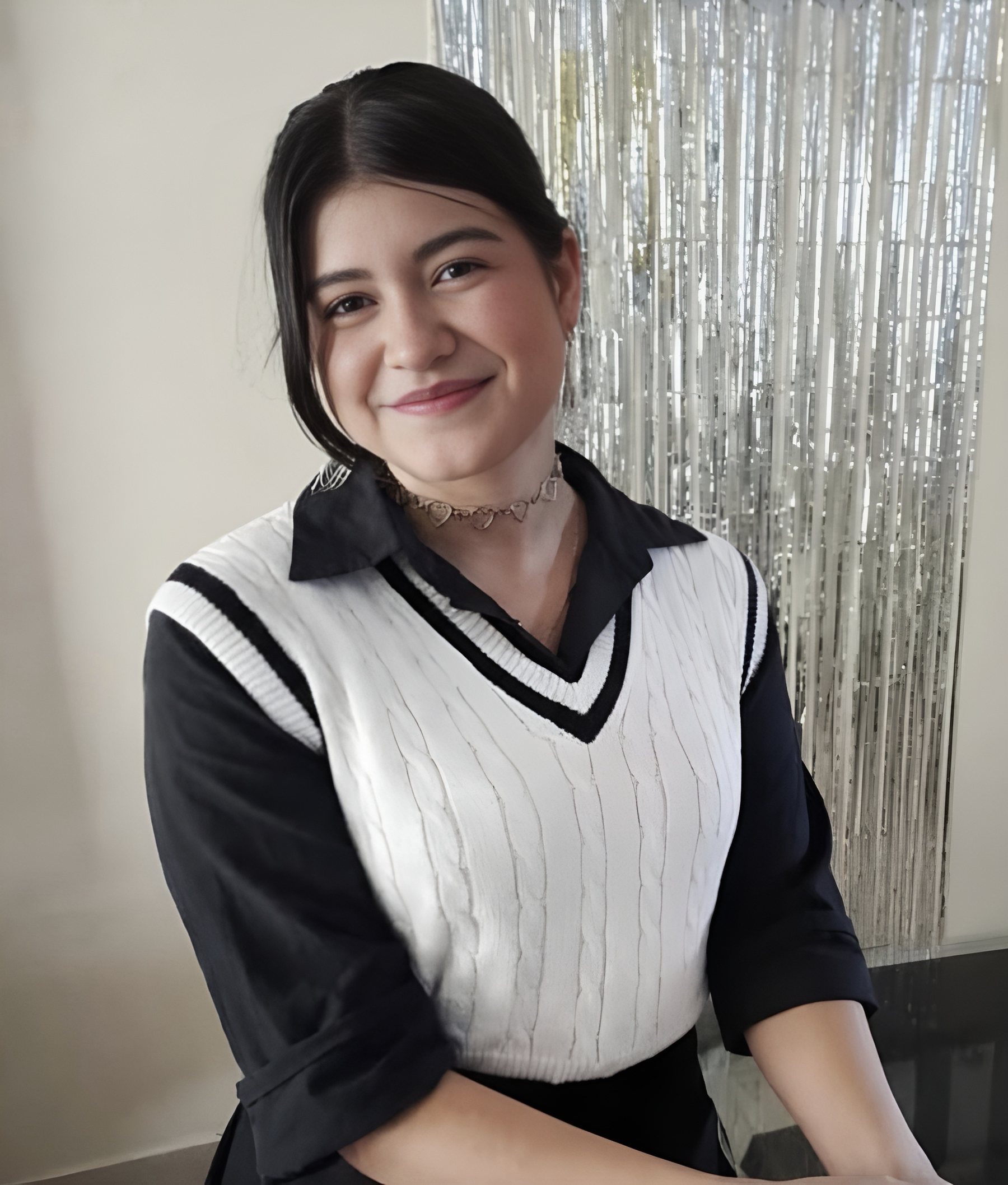 Nathaly, con el uniforme del colegio